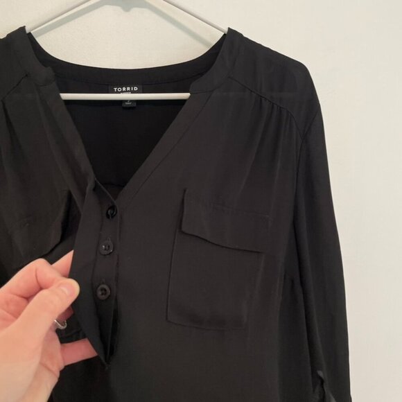 TORRID 2 Plus Size Harper 3/4 Sleeve Pullover Blouse Solid Black Georgette Work - Picture 7 of 16